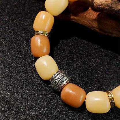 Natural Boho-style Bodhi seed bracelet, hand-strung for meditation and positive energy. A lightweight wooden bead accessory symbolizing blessings and mindful awareness.